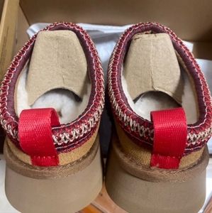 RARE Ugg Tazz platform slipper